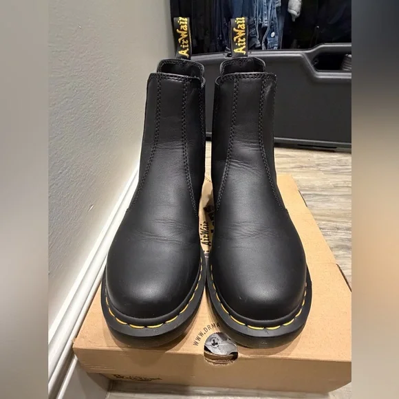 Dr. Martens 2976 Chelsea Boots 🥾 - Picture 11 of 16